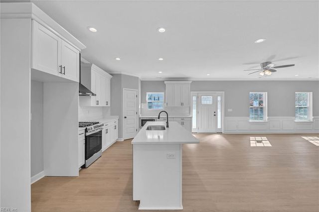 4780 Seal LN, Virginia Beach, VA 23450