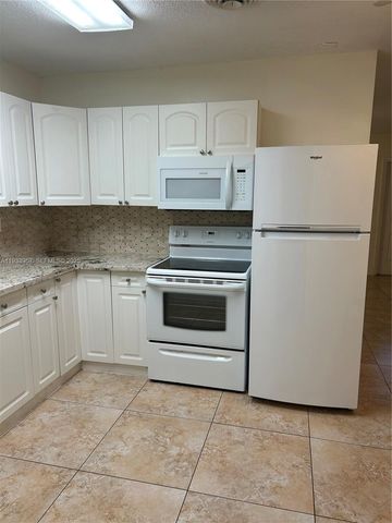 208 SW 11th St 1, Fort Lauderdale, FL 33315