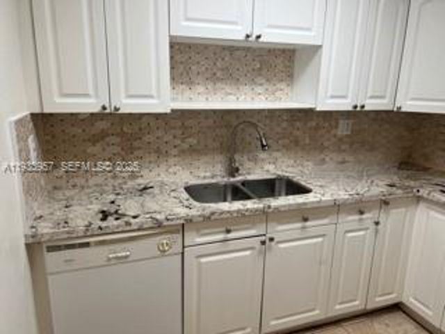 208 SW 11th St 1, Fort Lauderdale, FL 33315