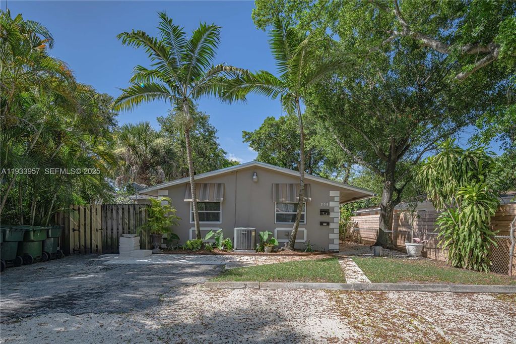 208 SW 11th St 1, Fort Lauderdale, FL 33315