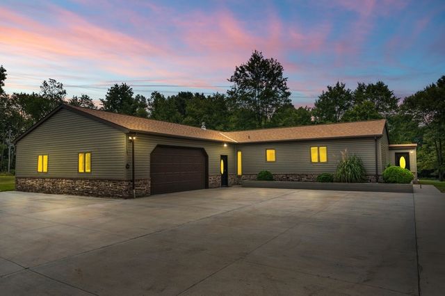 128 Mcginley Rd, Oakland Twp, PA 16025