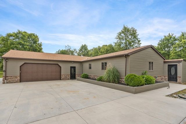 128 Mcginley Rd, Oakland Twp, PA 16025