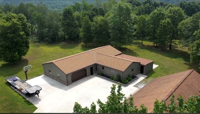 128 Mcginley Rd, Oakland Twp, PA 16025