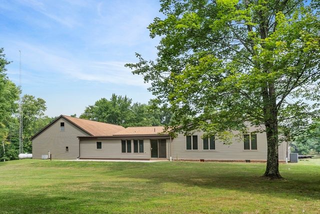 128 Mcginley Rd, Oakland Twp, PA 16025