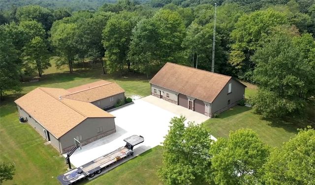 128 Mcginley Rd, Oakland Twp, PA 16025