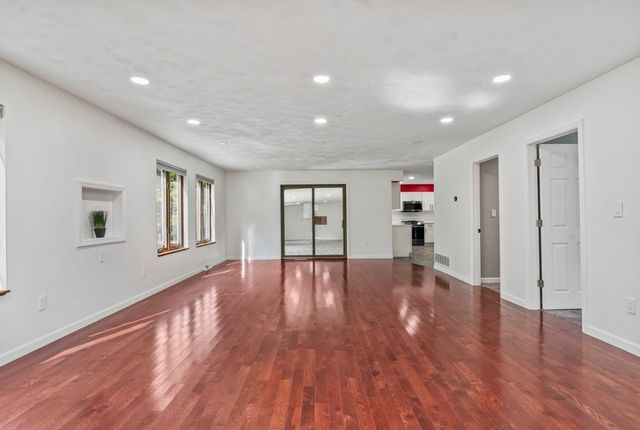 128 Mcginley Rd, Oakland Twp, PA 16025