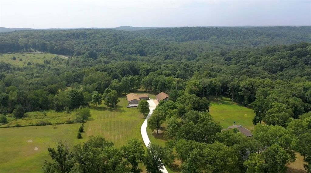 128 Mcginley Rd, Oakland Twp, PA 16025