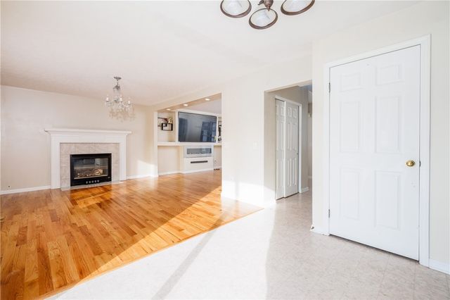 2082 Brookway Crescent, Ontario, NY 14519