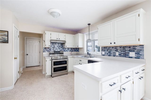 2082 Brookway Crescent, Ontario, NY 14519