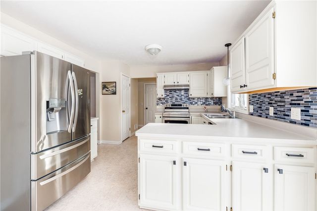 2082 Brookway Crescent, Ontario, NY 14519