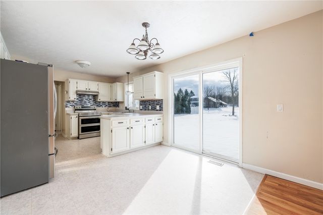 2082 Brookway Crescent, Ontario, NY 14519