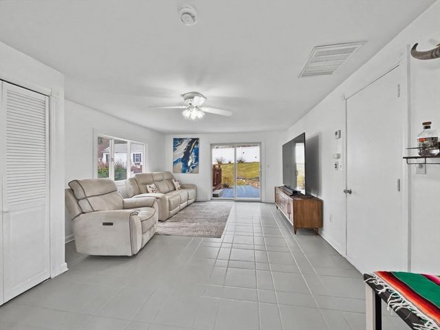 23 Rachael St, Springfield, MA 01129