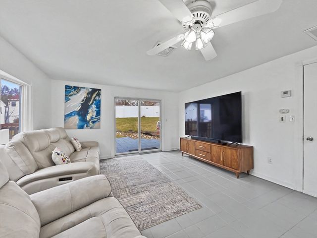 23 Rachael St, Springfield, MA 01129