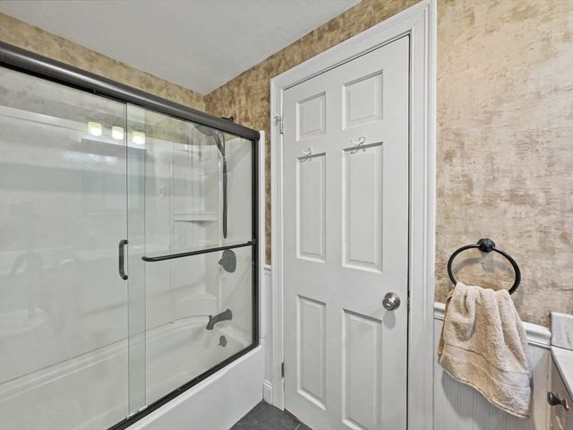 23 Rachael St, Springfield, MA 01129