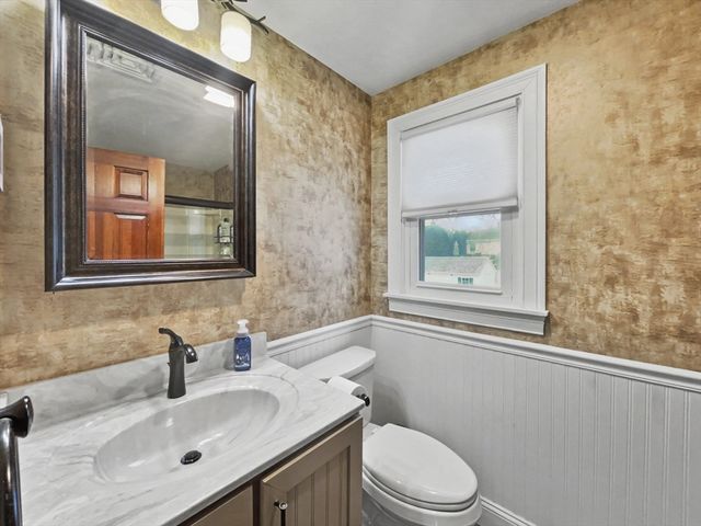 23 Rachael St, Springfield, MA 01129