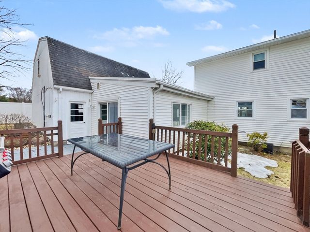 23 Rachael St, Springfield, MA 01129