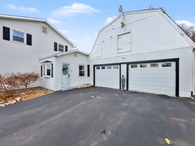 23 Rachael St, Springfield, MA 01129