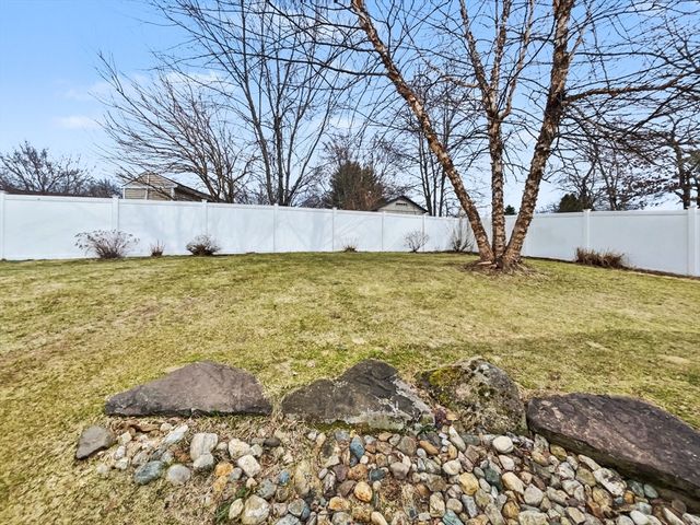 23 Rachael St, Springfield, MA 01129