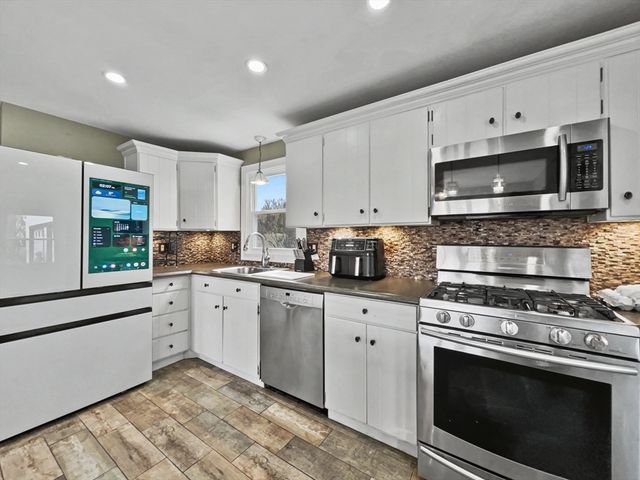 23 Rachael St, Springfield, MA 01129