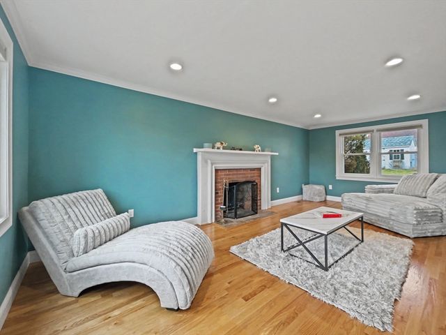 23 Rachael St, Springfield, MA 01129