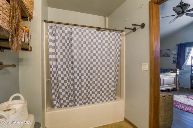 8175 N Salmonberry Lp, Hayden, ID 83835