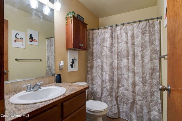 8175 N Salmonberry Lp, Hayden, ID 83835