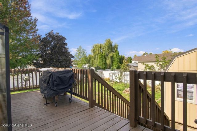 8175 N Salmonberry Lp, Hayden, ID 83835