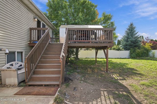 8175 N Salmonberry Lp, Hayden, ID 83835