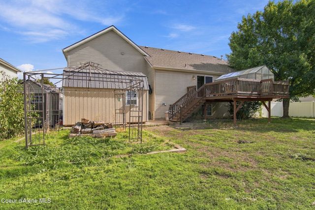 8175 N Salmonberry Lp, Hayden, ID 83835