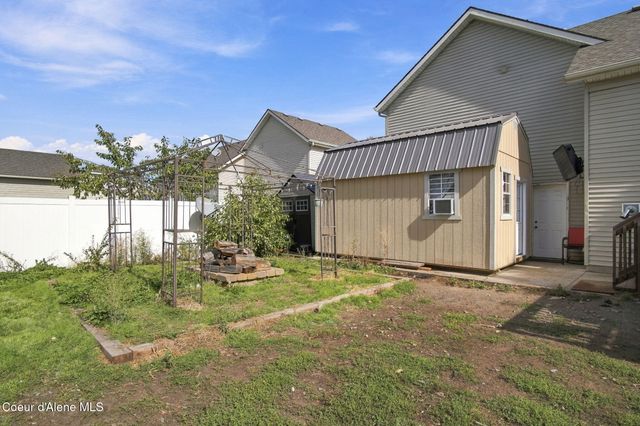 8175 N Salmonberry Lp, Hayden, ID 83835