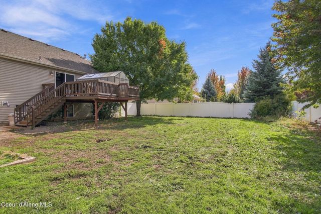 8175 N Salmonberry Lp, Hayden, ID 83835