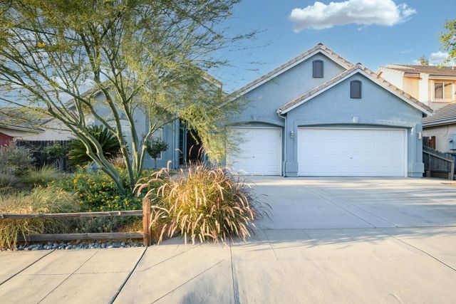 1138 E Pinehurst Avenue, Fresno, CA 93730