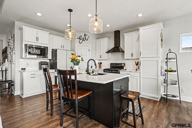 10313 S 209th Street, Gretna, NE 68028