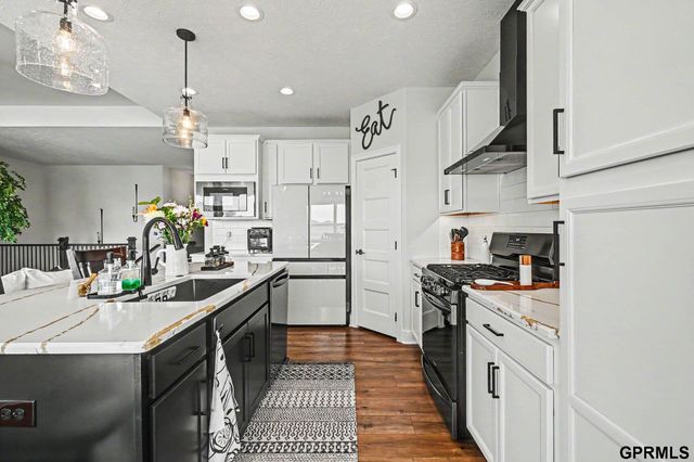 10313 S 209th Street, Gretna, NE 68028