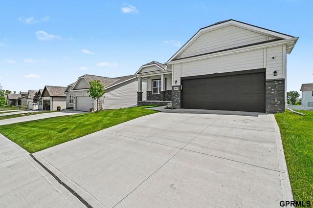 10313 S 209th Street, Gretna, NE 68028