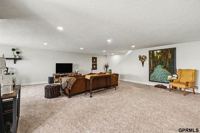 10313 S 209th Street, Gretna, NE 68028