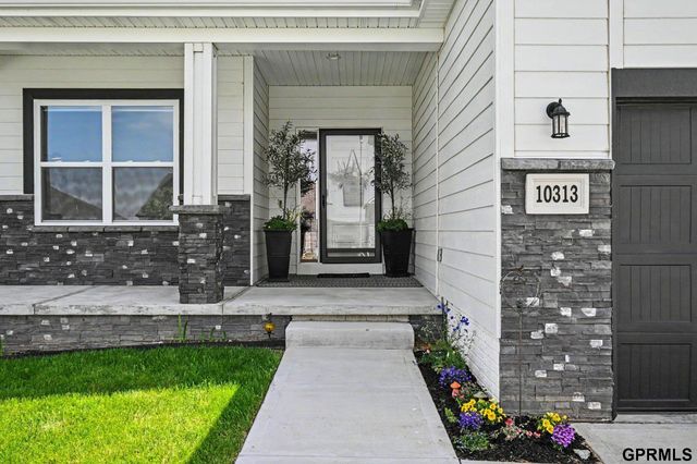 10313 S 209th Street, Gretna, NE 68028