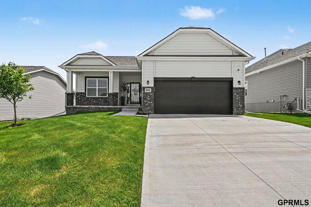 10313 S 209th Street, Gretna, NE 68028