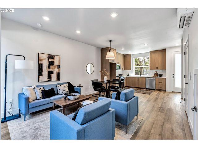 2381 Se 45TH Ave, Portland, OR 97215