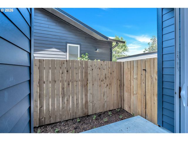 2381 Se 45TH Ave, Portland, OR 97215