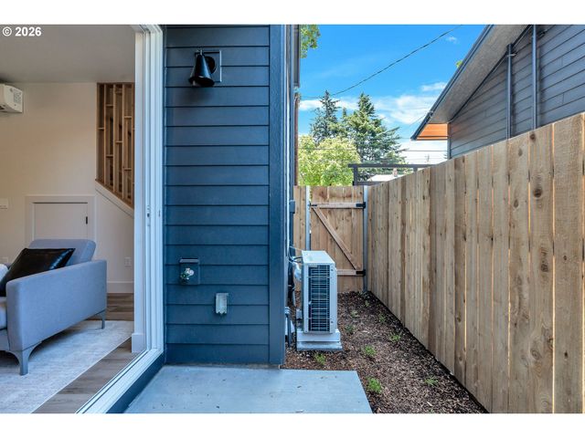 2381 Se 45TH Ave, Portland, OR 97215