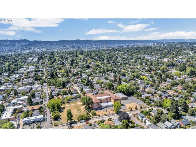 2381 Se 45TH Ave, Portland, OR 97215