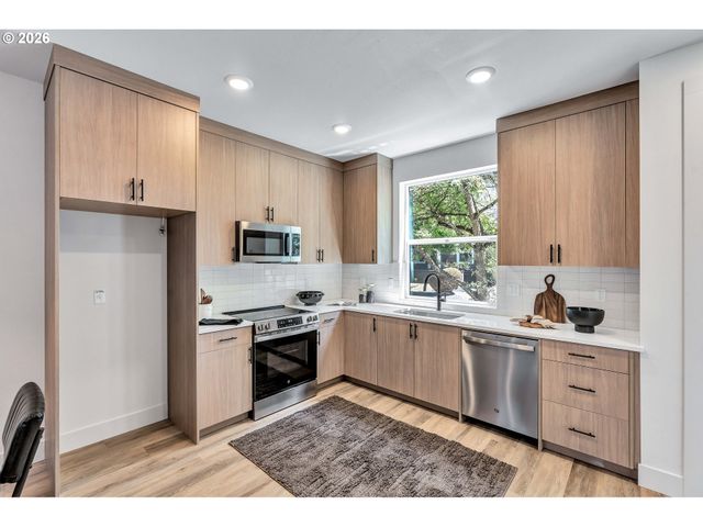 2381 Se 45TH Ave, Portland, OR 97215