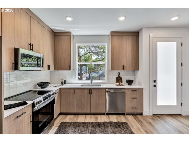 2381 Se 45TH Ave, Portland, OR 97215