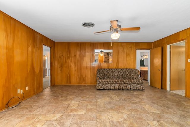 401 S Beverly Street, Crowley, TX 76036