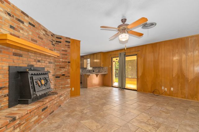 401 S Beverly Street, Crowley, TX 76036