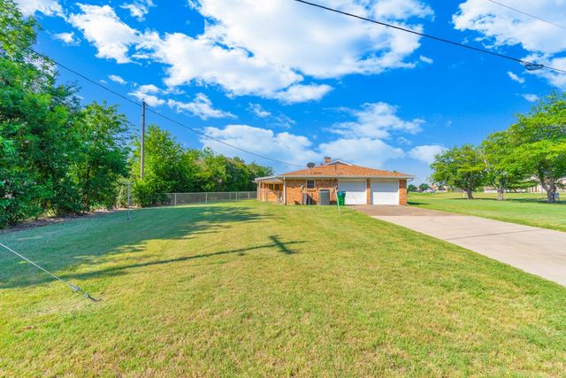 401 S Beverly Street, Crowley, TX 76036