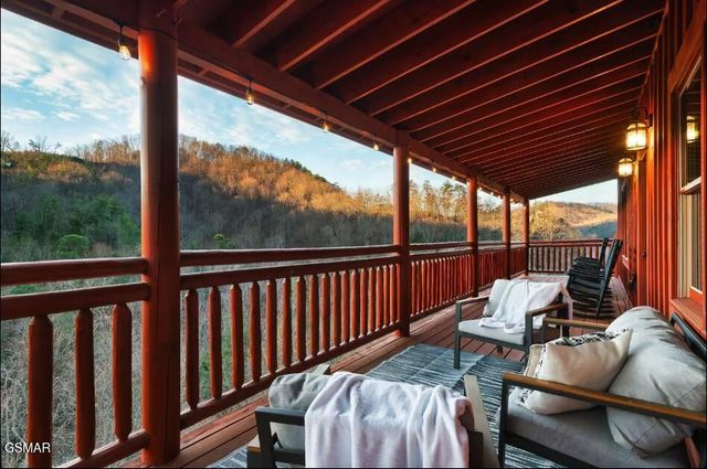 3328 Smoky Ridge Way, Sevierville, TN 37862