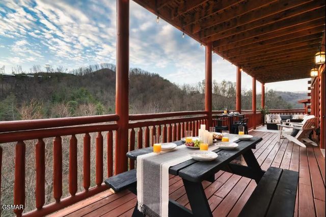 3328 Smoky Ridge Way, Sevierville, TN 37862