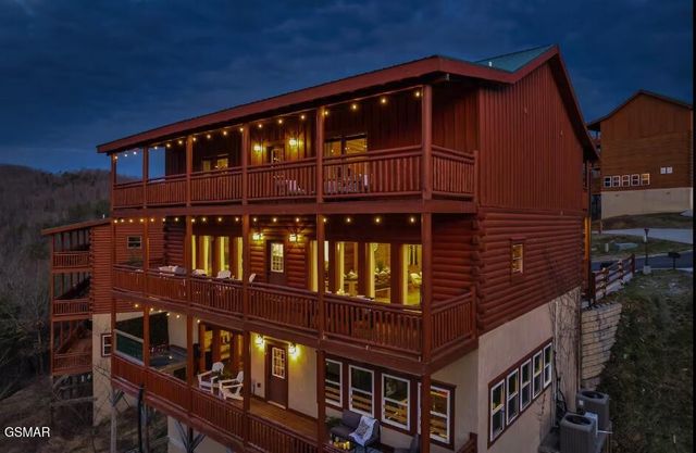 3328 Smoky Ridge Way, Sevierville, TN 37862